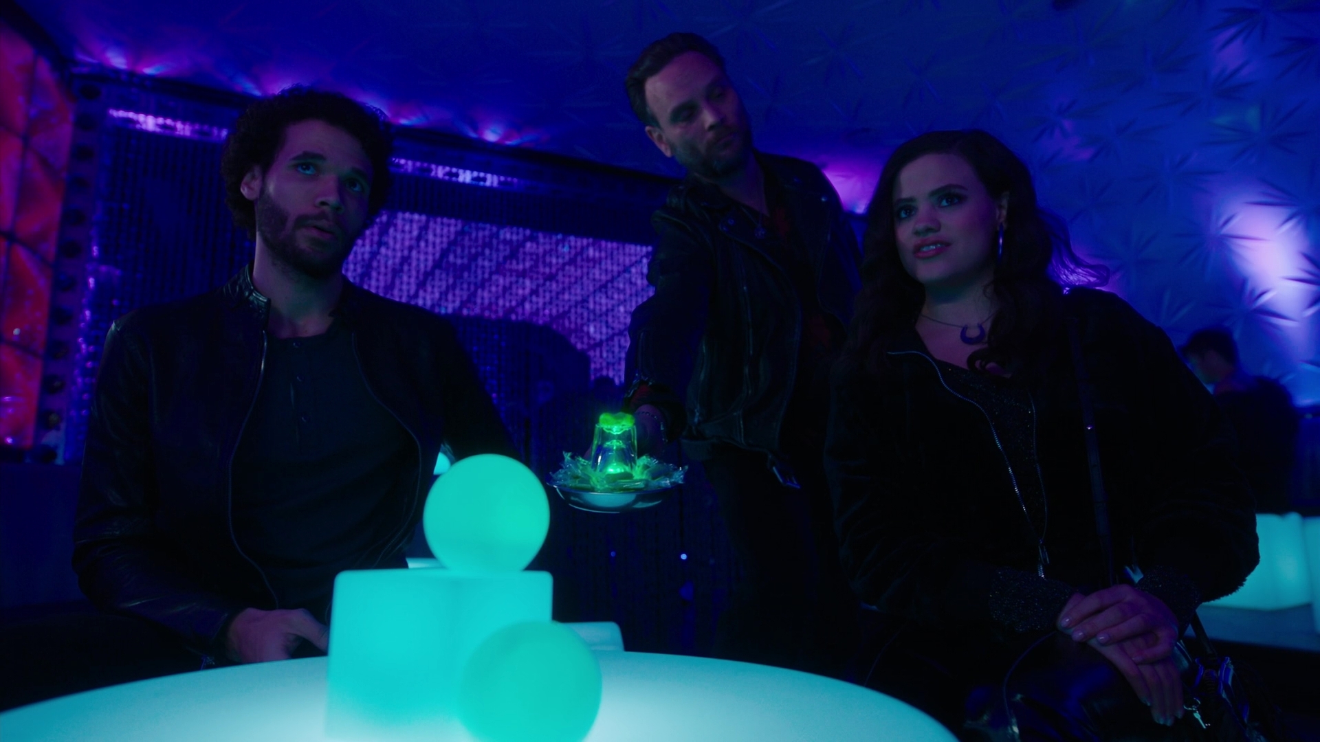 Charmed-Online-dot-nl_Charmed2x11DanceLikeNoOneIsWitching1052.jpg Charmed-Online-dot-nl_Charmed2x11DanceLikeNoOneIsWitching1052.jpg