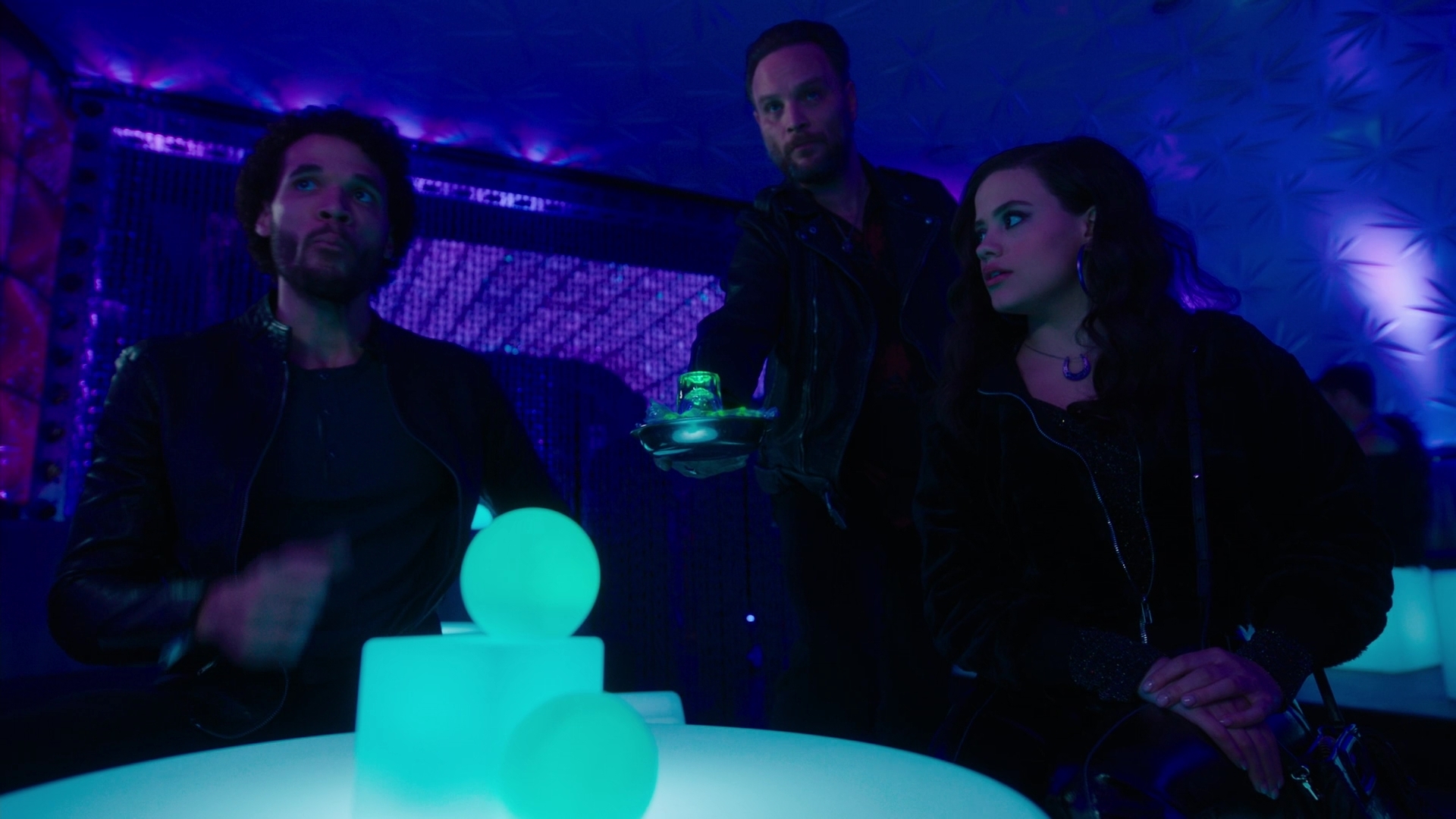 Charmed-Online-dot-nl_Charmed2x11DanceLikeNoOneIsWitching1073.jpg Charmed-Online-dot-nl_Charmed2x11DanceLikeNoOneIsWitching1073.jpg