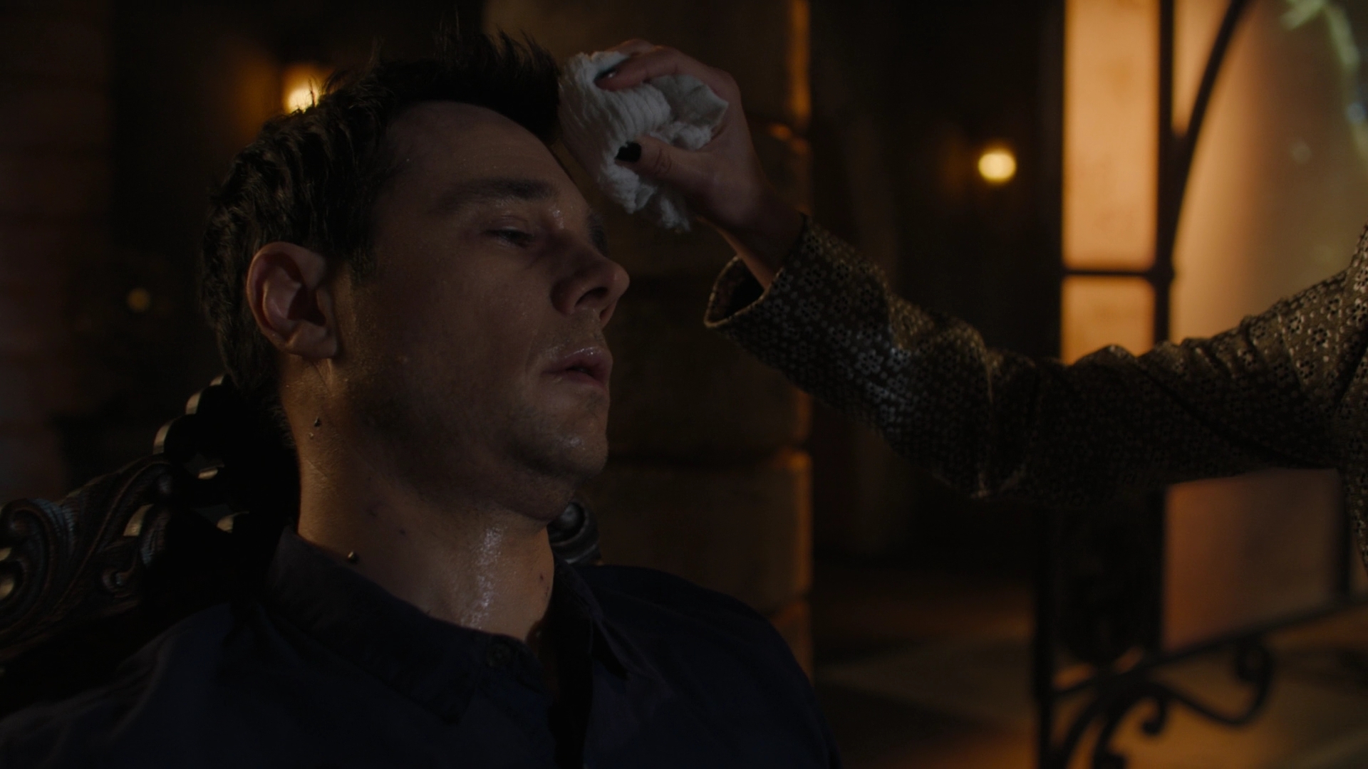 Charmed-Online-dot-nl_Charmed2x11DanceLikeNoOneIsWitching1094.jpg