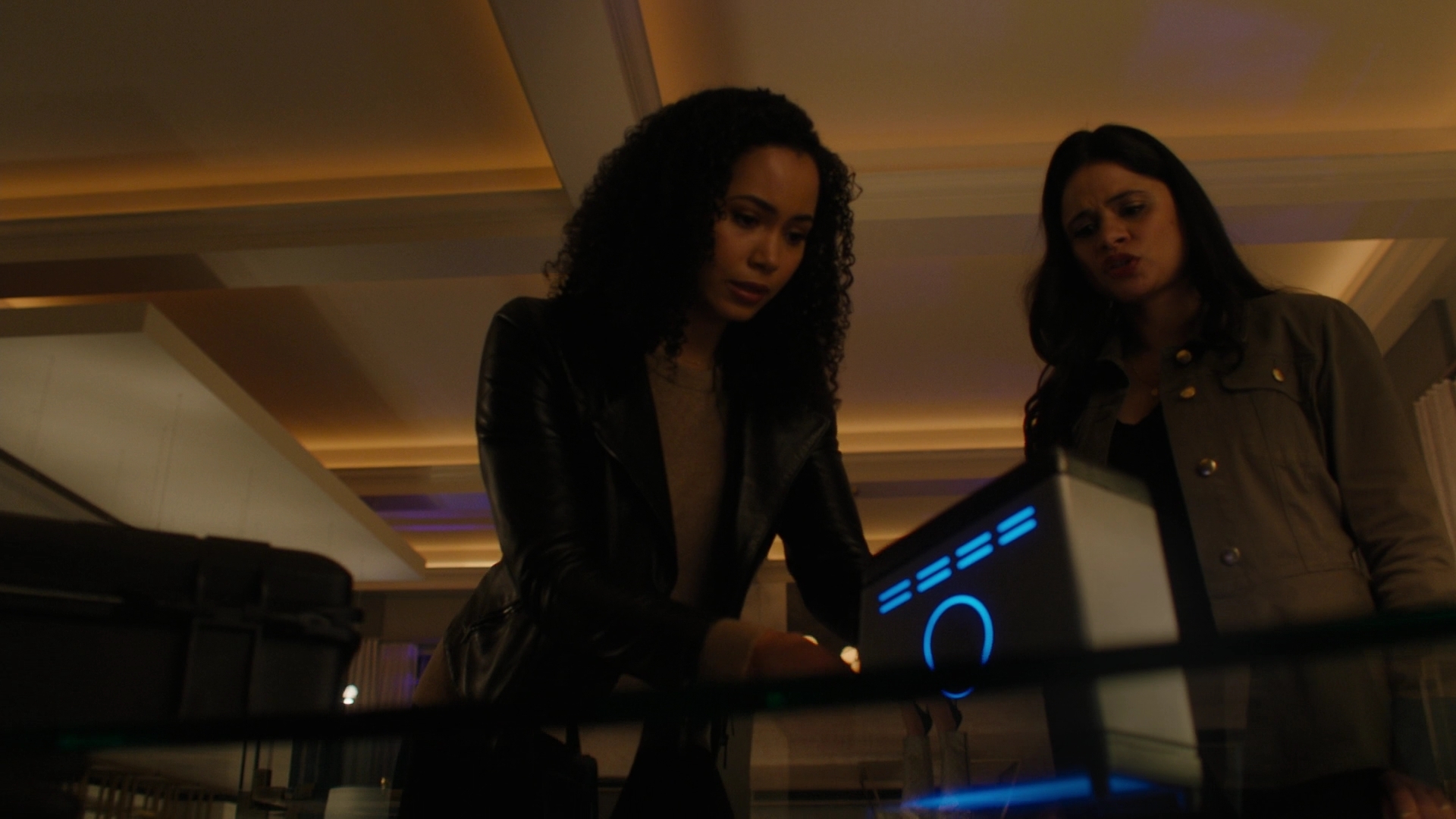 Charmed-Online-dot-nl_Charmed2x11DanceLikeNoOneIsWitching1693.jpg
