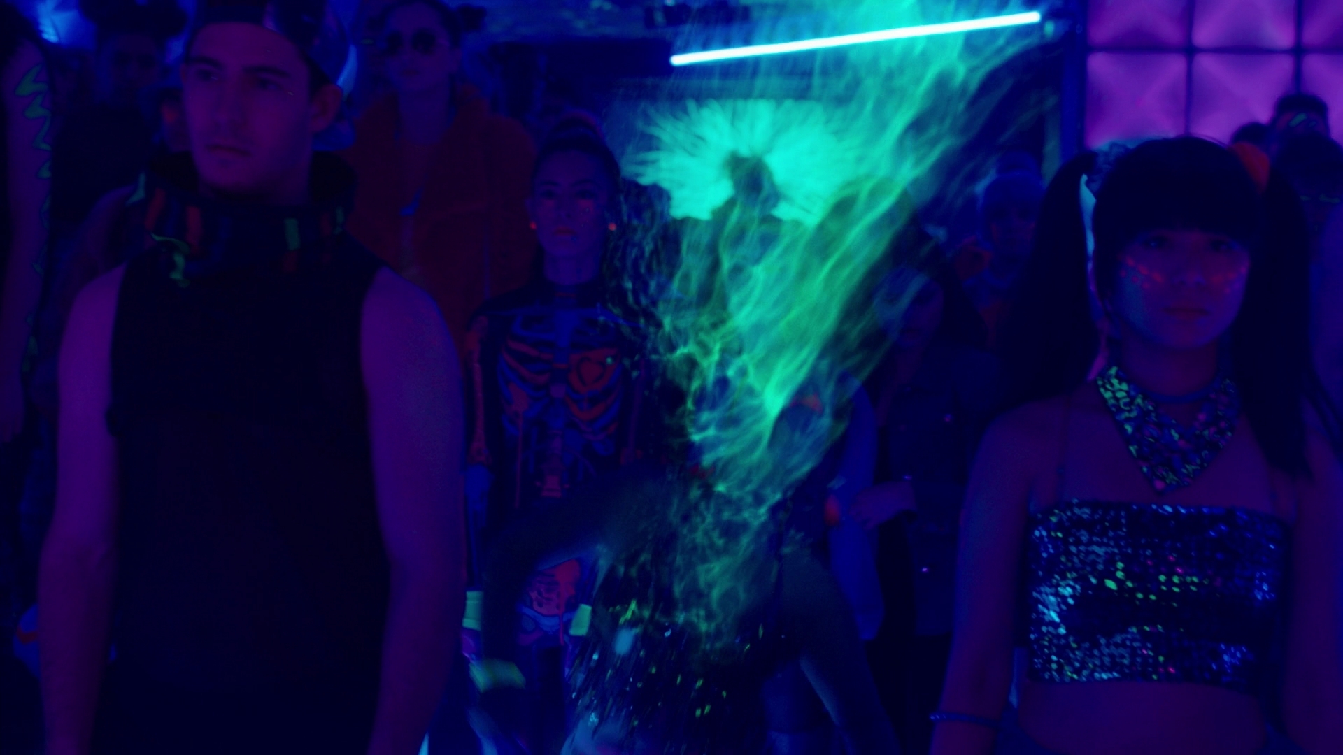 Charmed-Online-dot-nl_Charmed2x11DanceLikeNoOneIsWitching1793.jpg Charmed-Online-dot-nl_Charmed2x11DanceLikeNoOneIsWitching1793.jpg