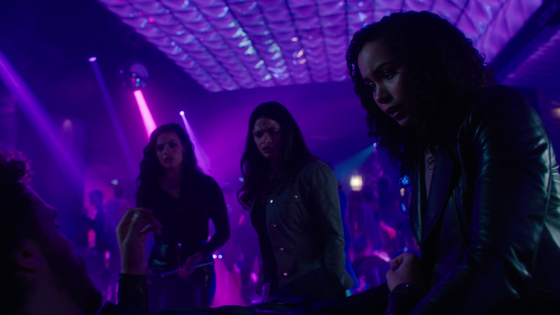 Charmed-Online-dot-nl_Charmed2x11DanceLikeNoOneIsWitching1900.jpg