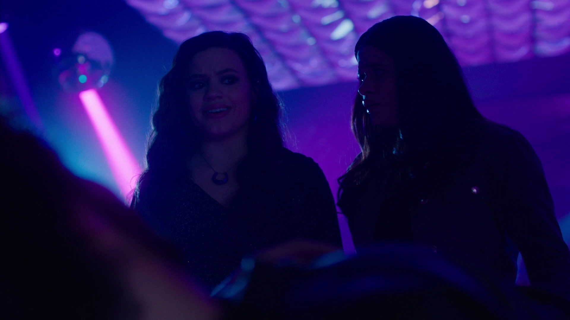 Charmed-Online-dot-nl_Charmed2x11DanceLikeNoOneIsWitching1904.jpg Charmed-Online-dot-nl_Charmed2x11DanceLikeNoOneIsWitching1904.jpg