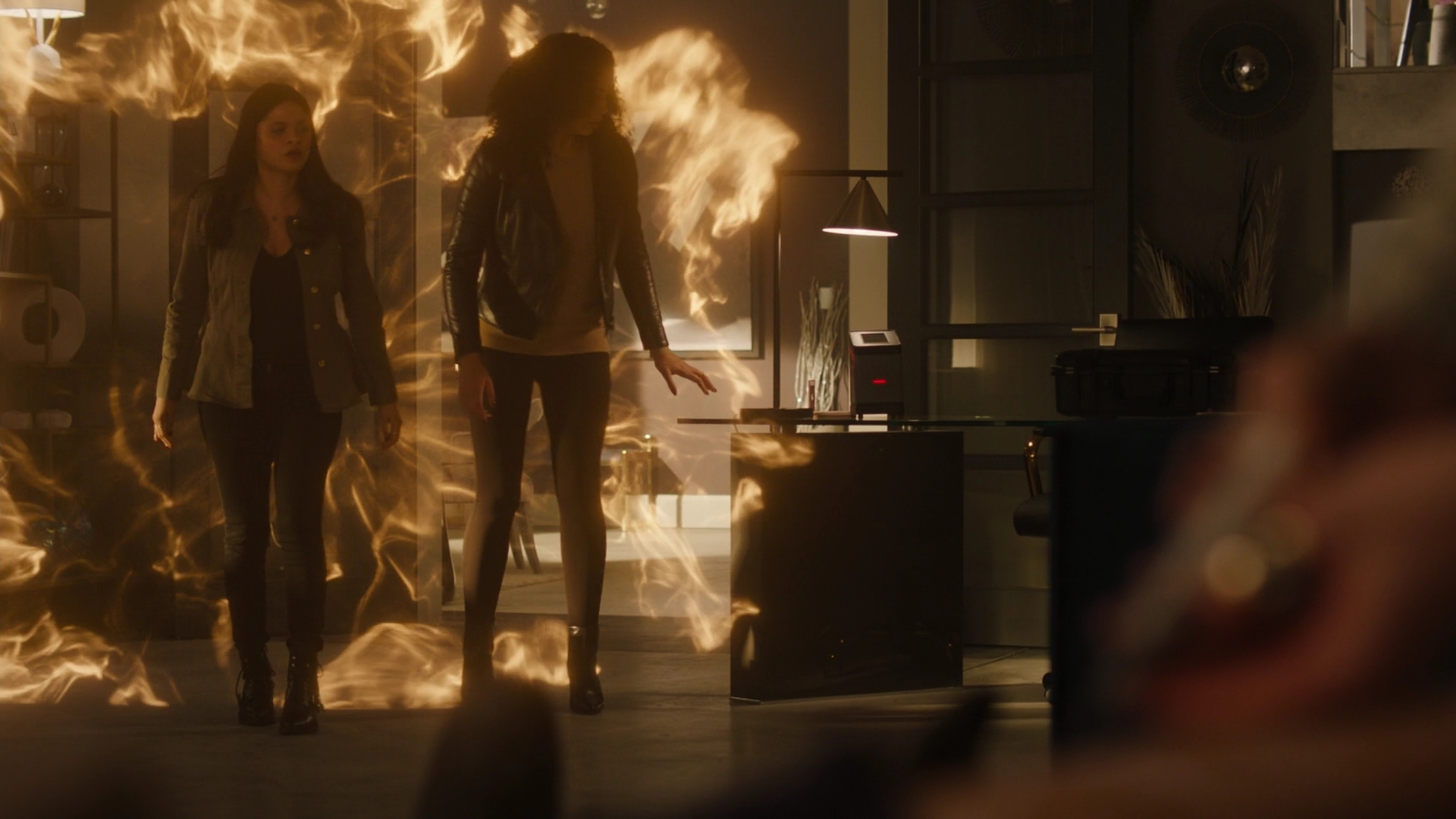 Charmed-Online-dot-nl_Charmed2x11DanceLikeNoOneIsWitching1914.jpg Charmed-Online-dot-nl_Charmed2x11DanceLikeNoOneIsWitching1914.jpg