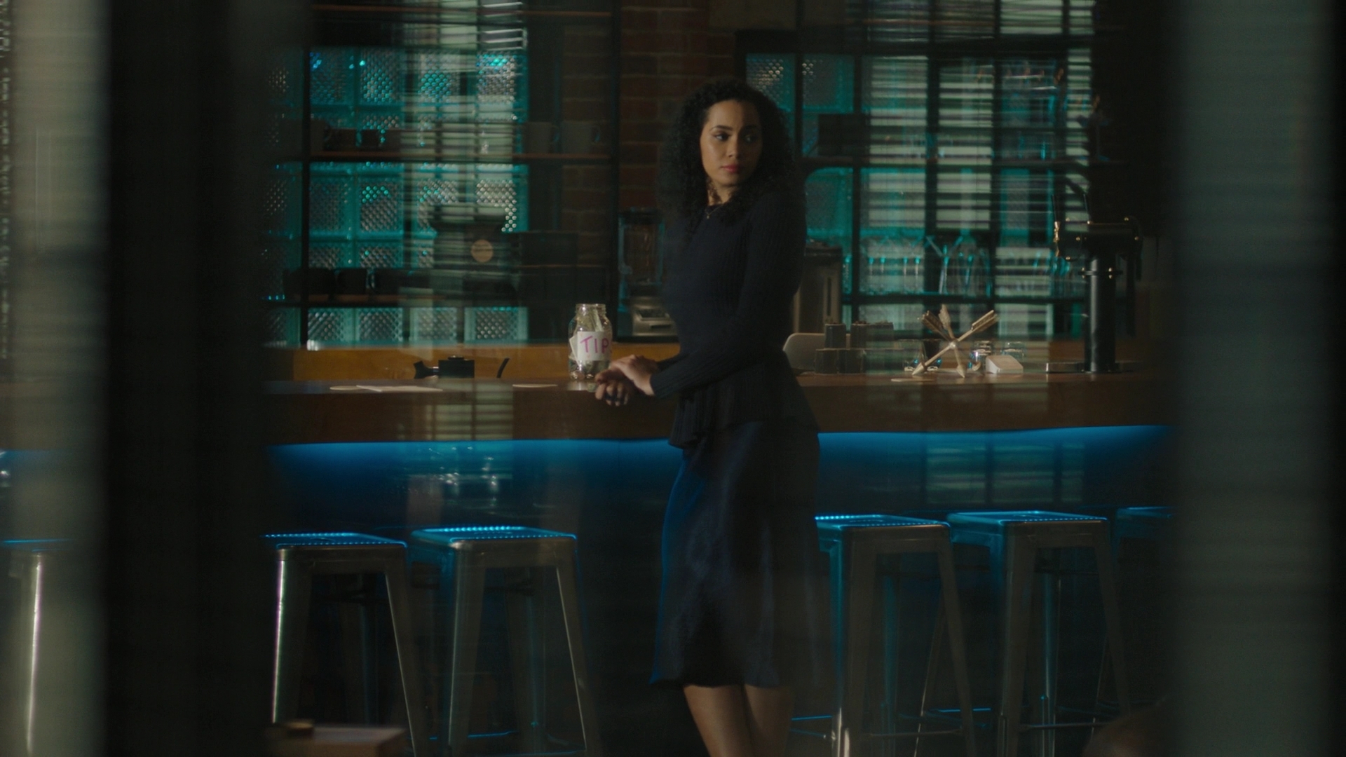 Charmed-Online-dot-nl_Charmed2x11DanceLikeNoOneIsWitching2140.jpg