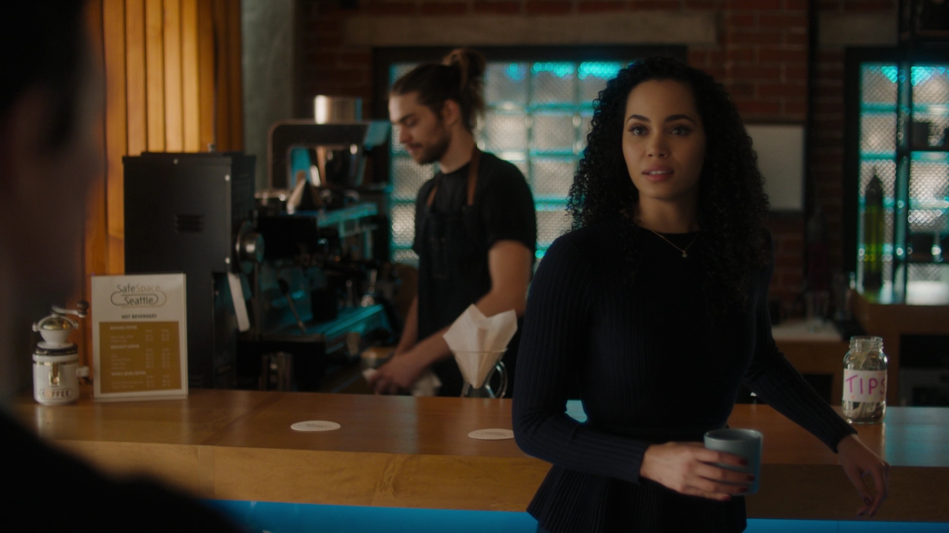 Charmed-Online-dot-nl_Charmed2x11DanceLikeNoOneIsWitching2151.jpg