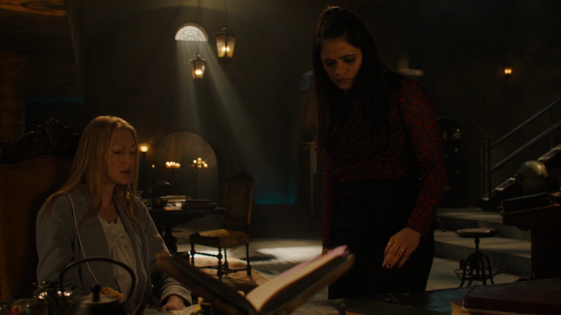 Charmed-Online-dot-nl_Charmed2x12NeedsToKnow0981.jpg