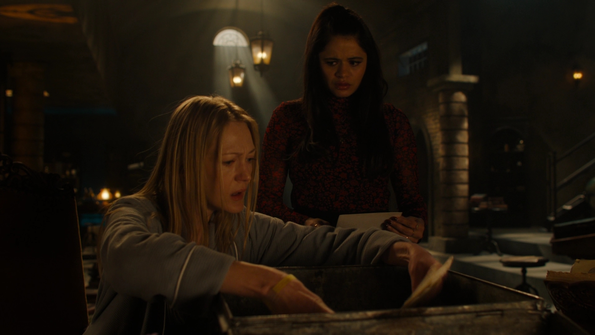 Charmed-Online-dot-nl_Charmed2x12NeedsToKnow1029.jpg