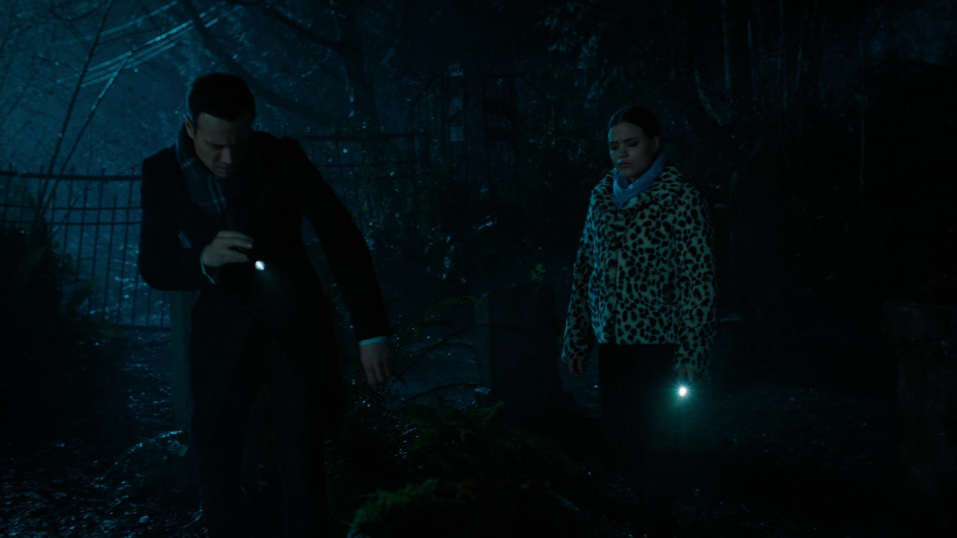 Charmed-Online-dot-nl_Charmed2x12NeedsToKnow1583.jpg