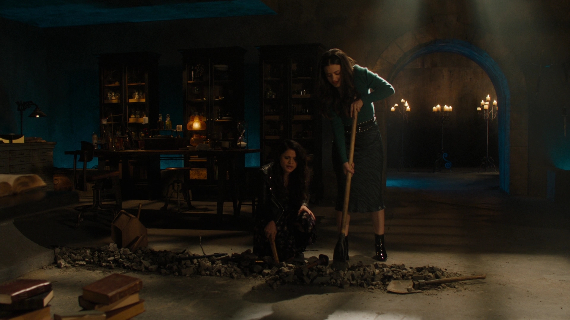 Charmed-Online-dot-nl-Charmed2x13BreakingTheCycle0527.jpg