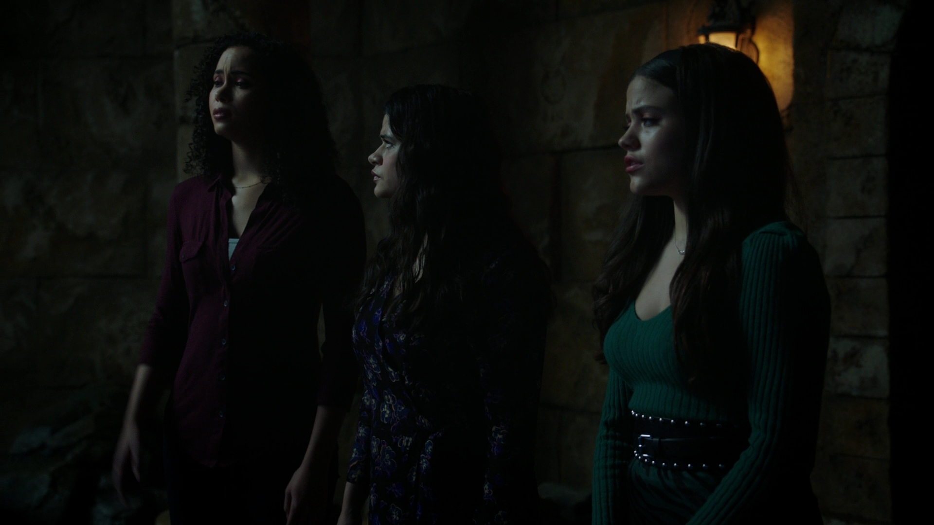 Charmed-Online-dot-nl-Charmed2x13BreakingTheCycle1819.jpg