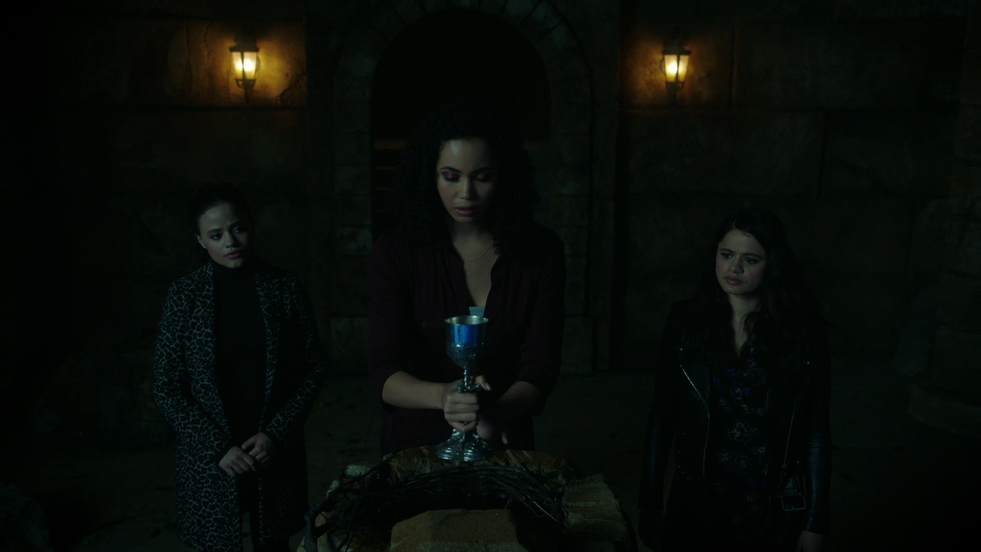 Charmed-Online-dot-nl-Charmed2x13BreakingTheCycle2220.jpg