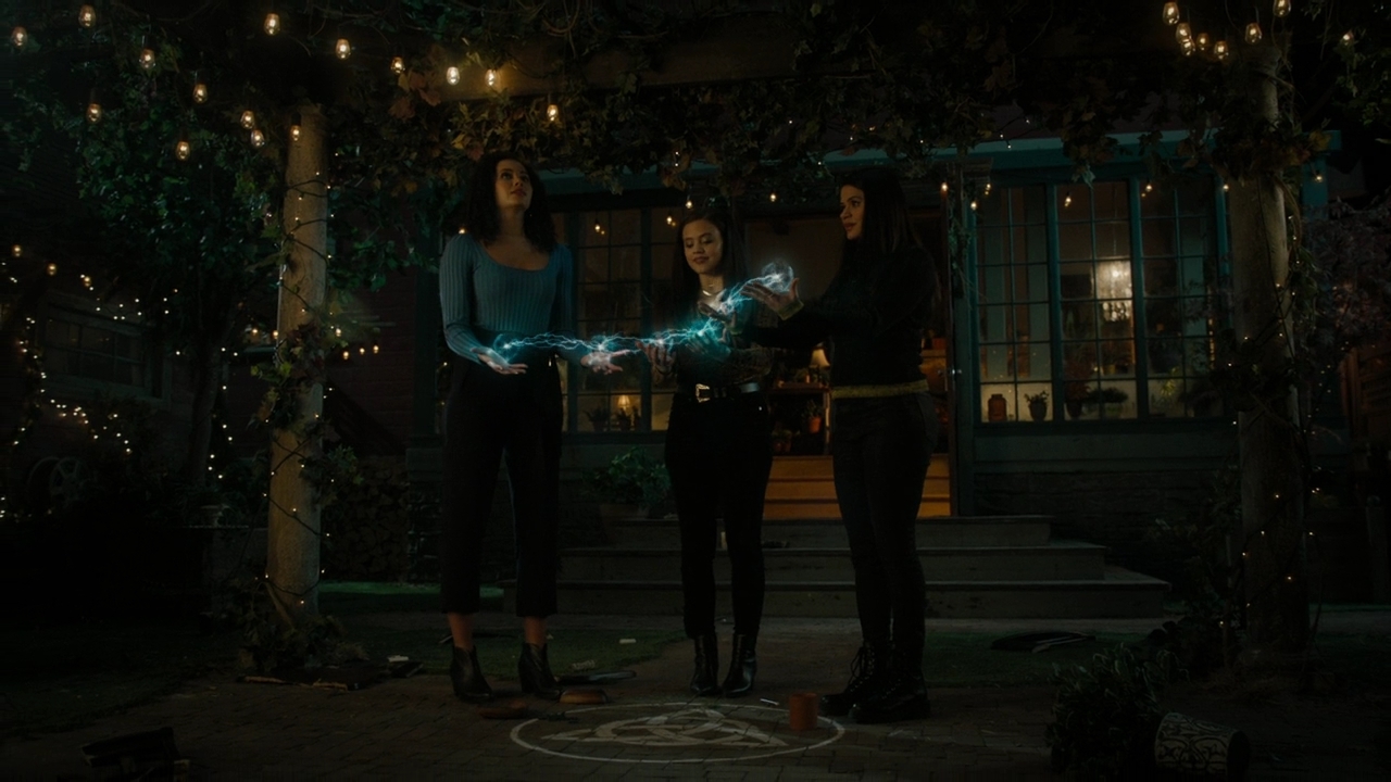 Charmed-Online-dot-nl-Charmed-2x14SuddenDeath0145.jpg Charmed-Online-dot-nl-Charmed-2x14SuddenDeath0145.jpg