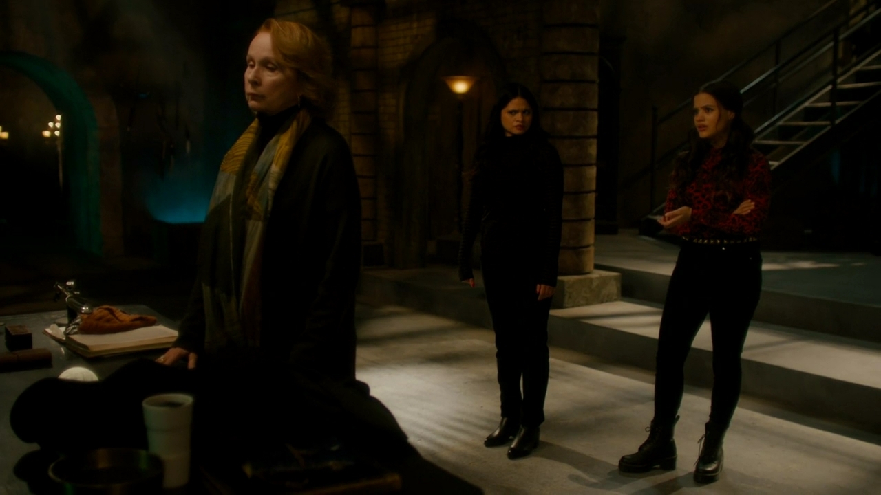 Charmed-Online-dot-nl_Charmed2x15ThirdTimesTheCharm0575.jpg