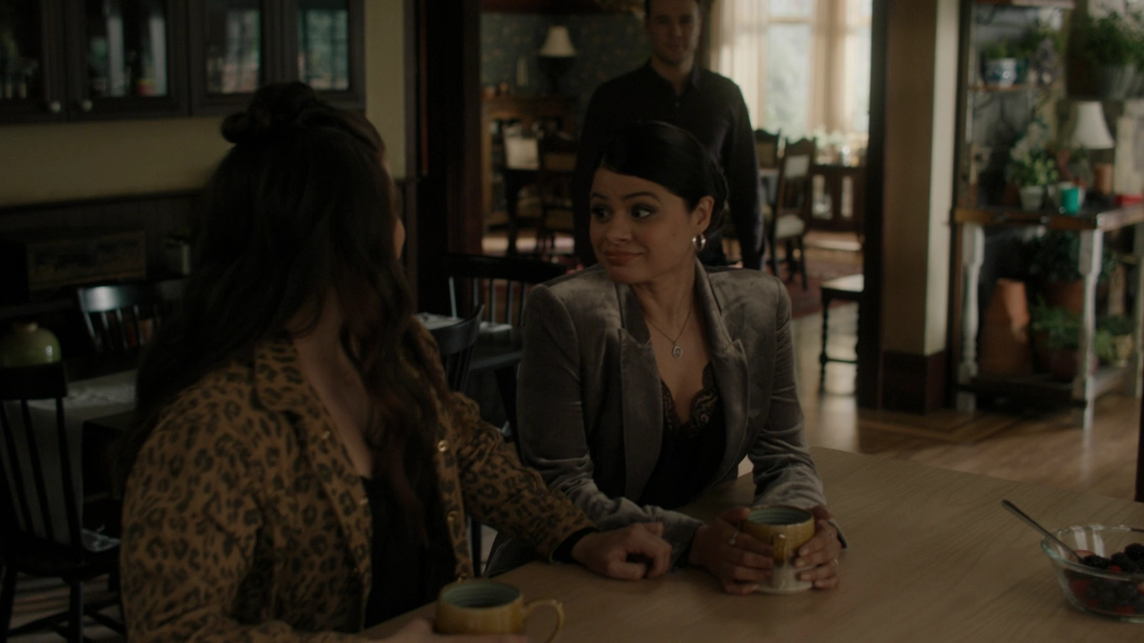 Charmed-Online-dot-nl_Charmed2x19UnsafeSpace0153.png