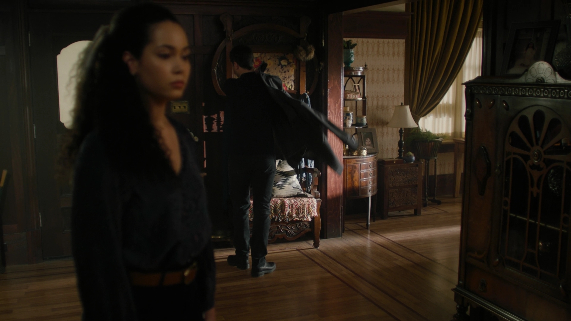Charmed-Online-dot-nl_Charmed2x02SomeonesGoingToDie0693.jpg