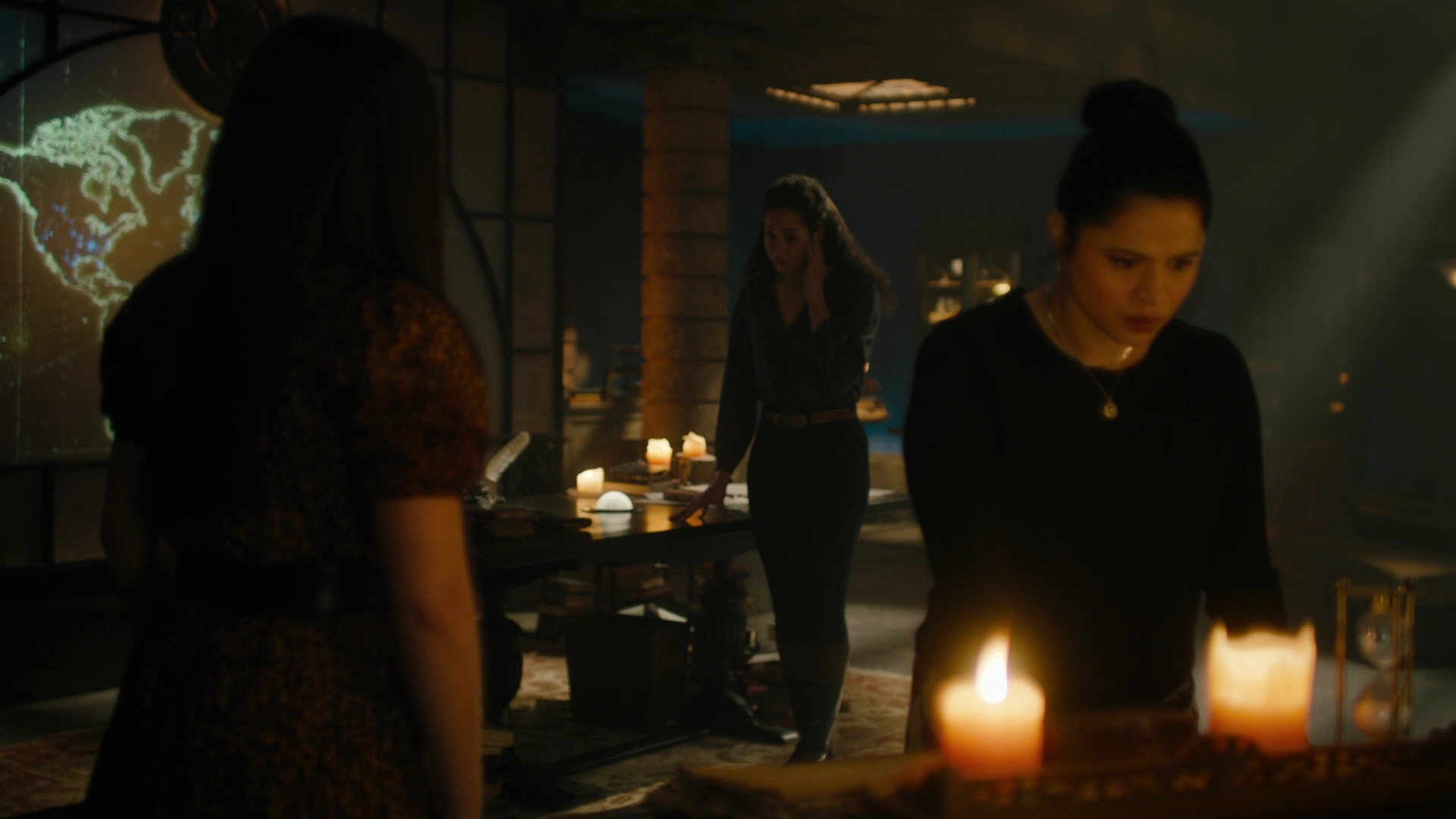 Charmed-Online-dot-nl_Charmed2x02SomeonesGoingToDie0860.jpg