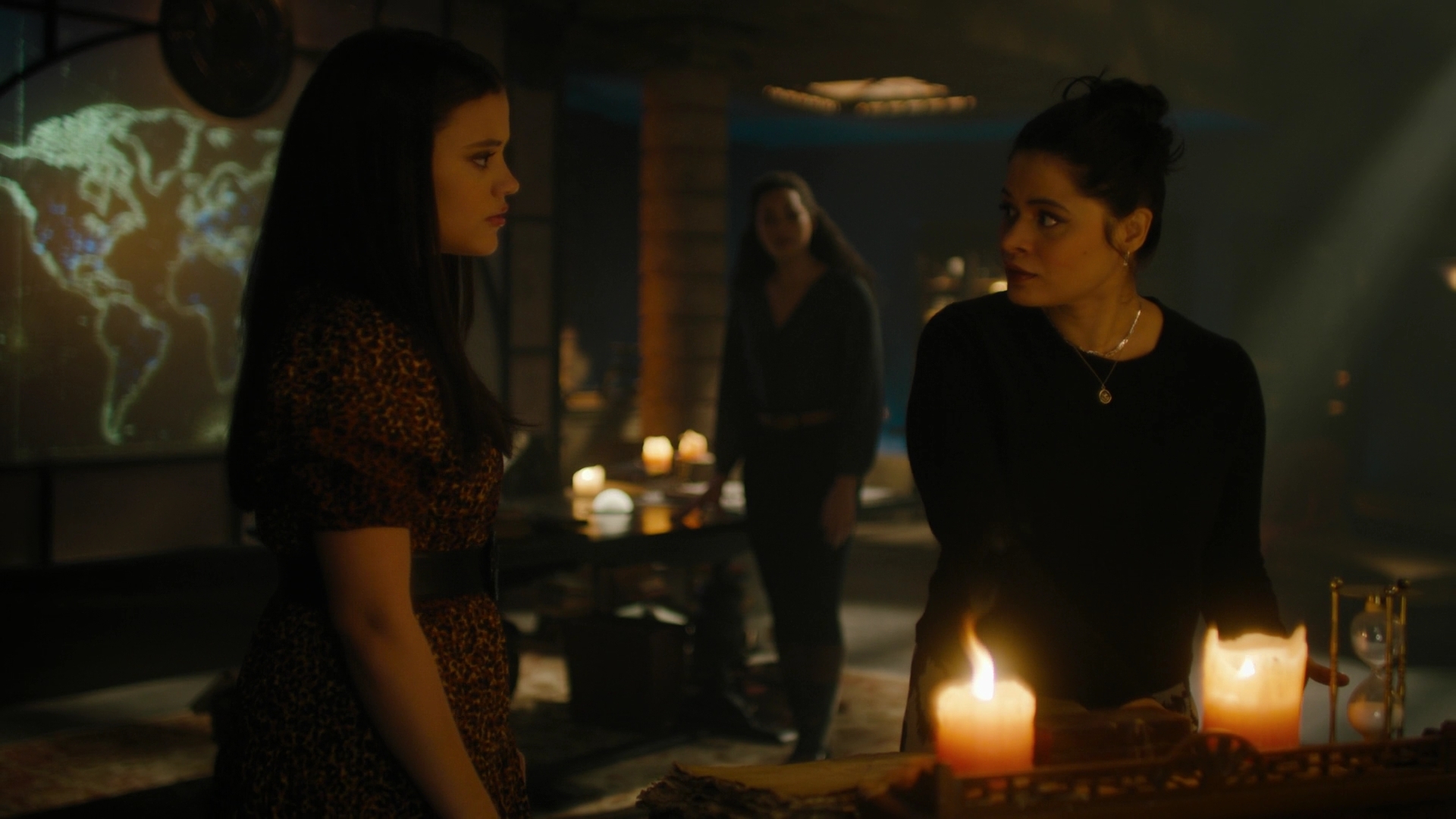 Charmed-Online-dot-nl_Charmed2x02SomeonesGoingToDie0862.jpg
