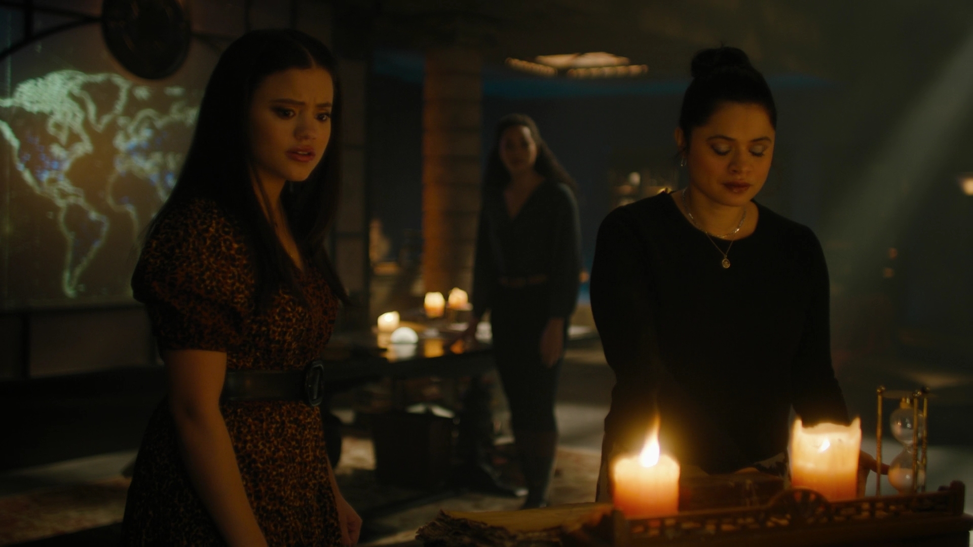 Charmed-Online-dot-nl_Charmed2x02SomeonesGoingToDie0863.jpg