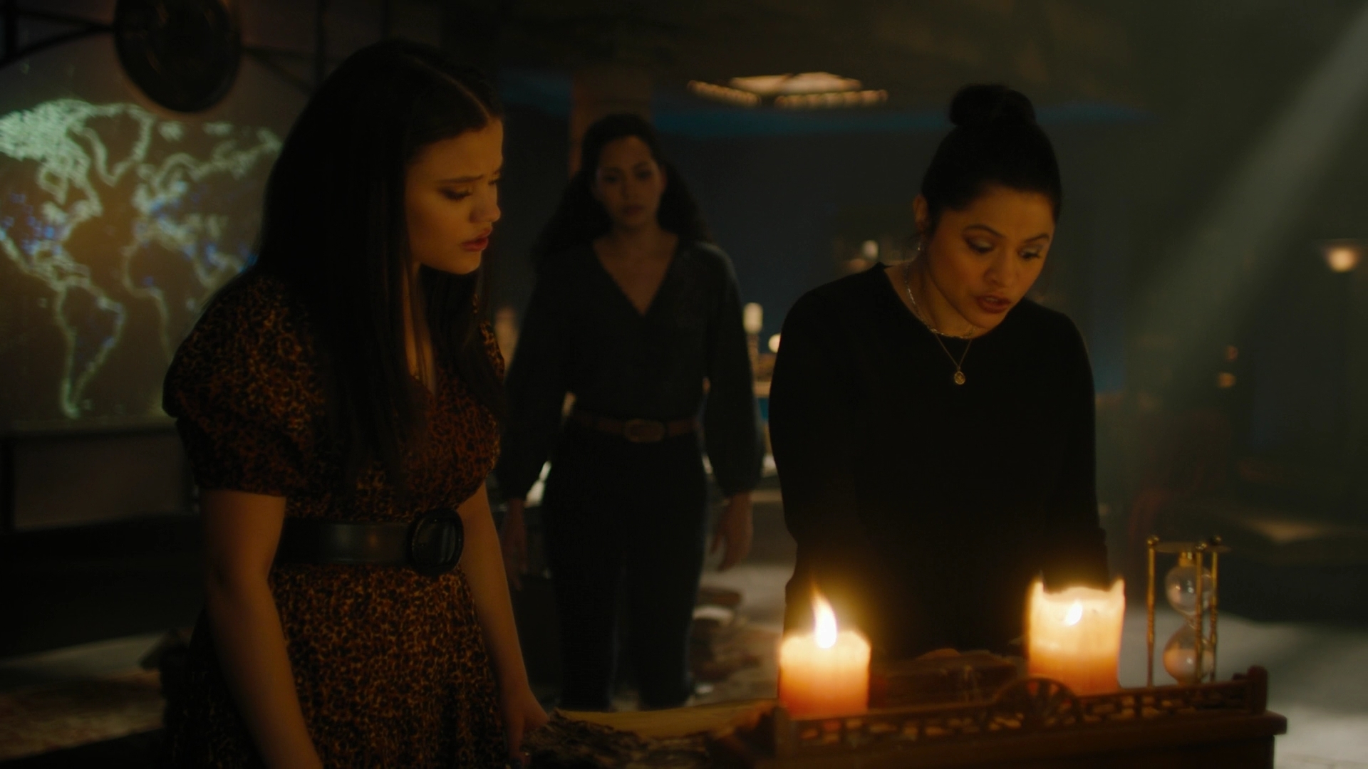 Charmed-Online-dot-nl_Charmed2x02SomeonesGoingToDie0865.jpg