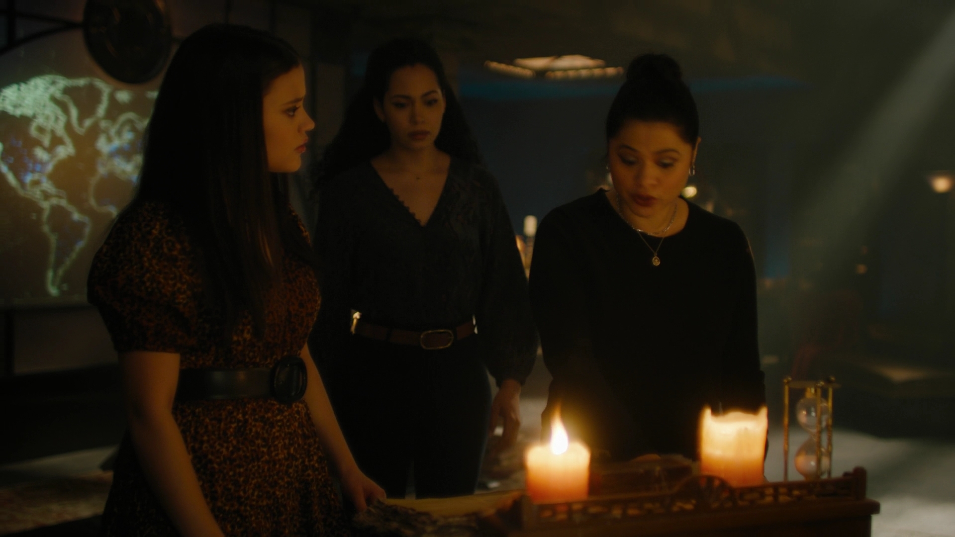 Charmed-Online-dot-nl_Charmed2x02SomeonesGoingToDie0866.jpg