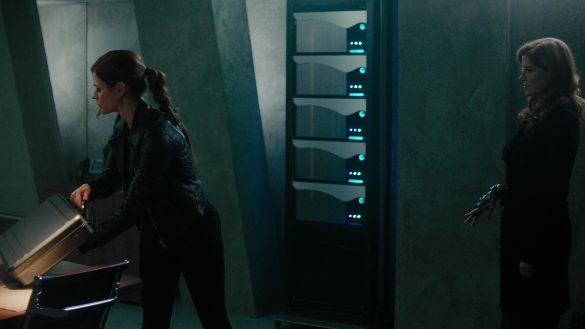Charmed-Online-dot-nl_Charmed2x02SomeonesGoingToDie1133.jpg