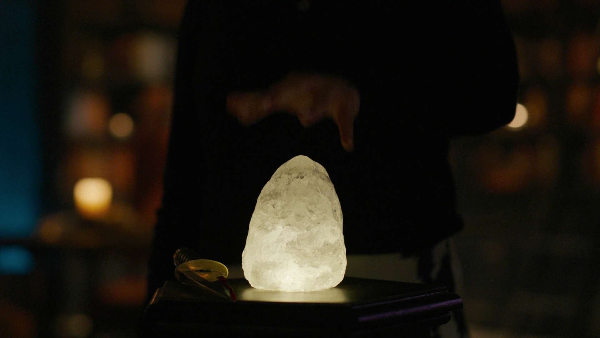 Charmed-Online-dot-nl_Charmed2x02SomeonesGoingToDie1309.jpg
