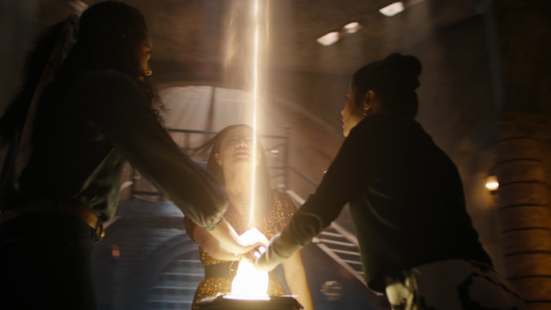 Charmed-Online-dot-nl_Charmed2x02SomeonesGoingToDie1333.jpg