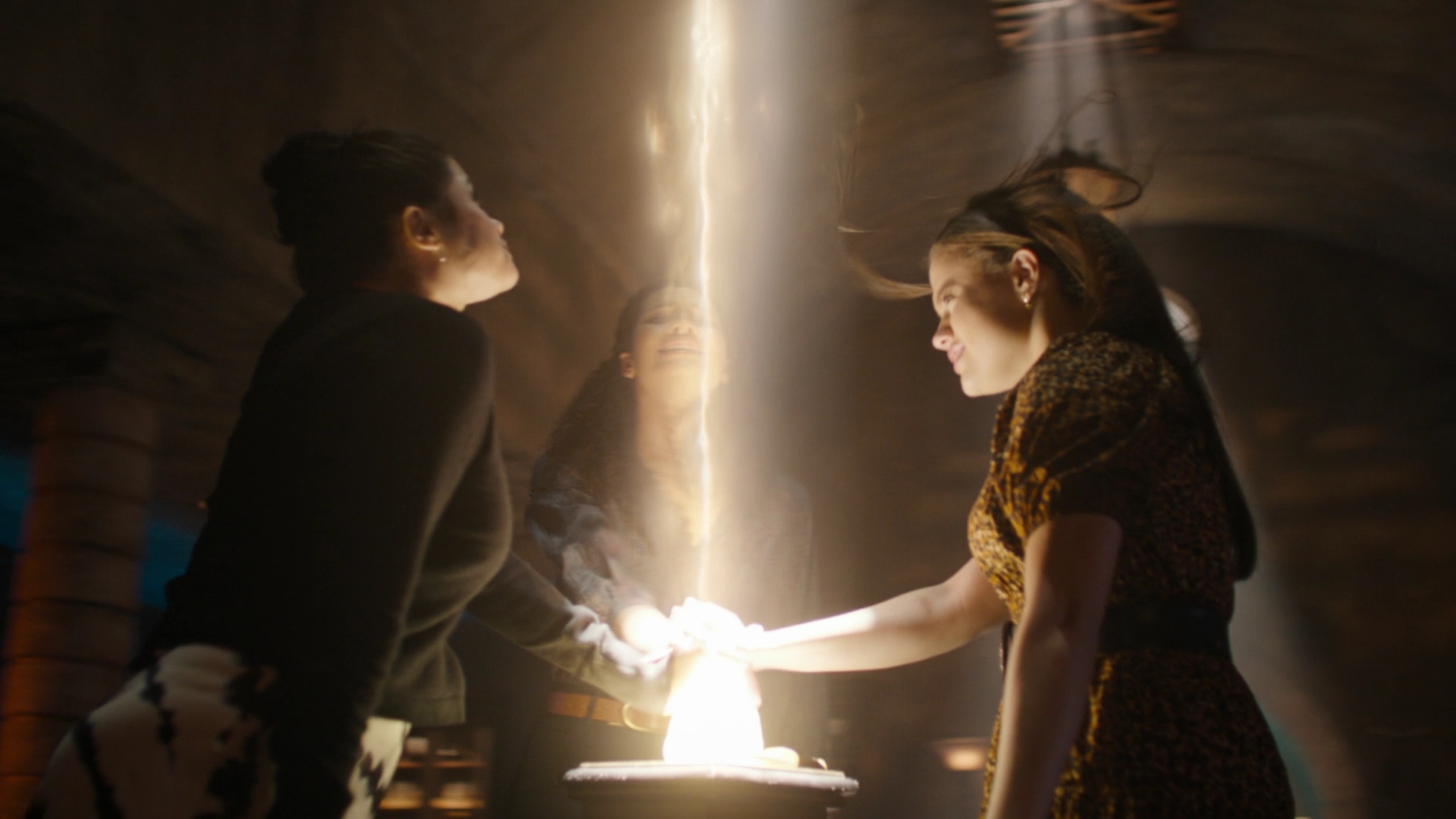 Charmed-Online-dot-nl_Charmed2x02SomeonesGoingToDie1336.jpg