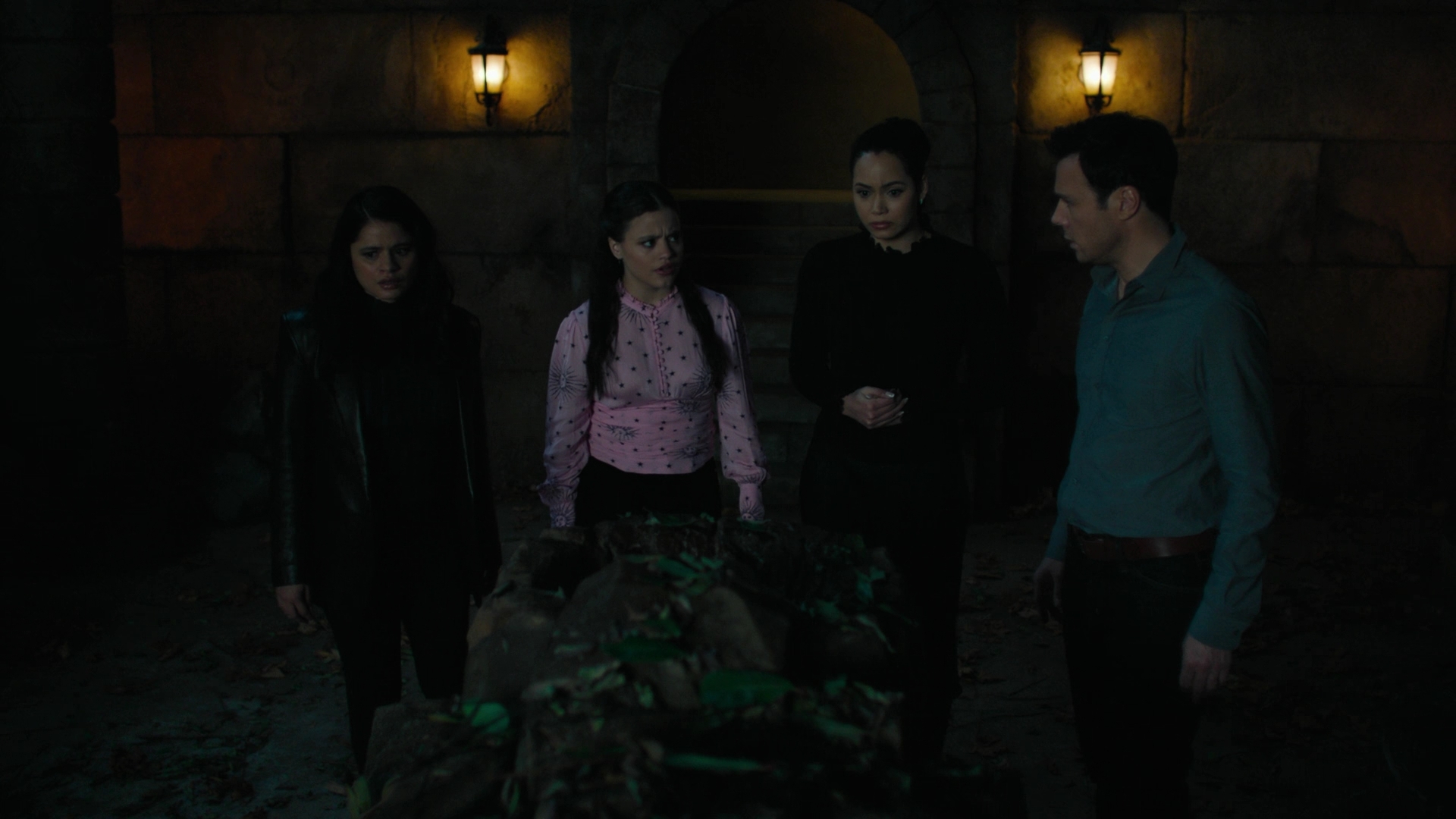 Charmed-Online-dot-nl_Charmed2x02SomeonesGoingToDie2179.jpg