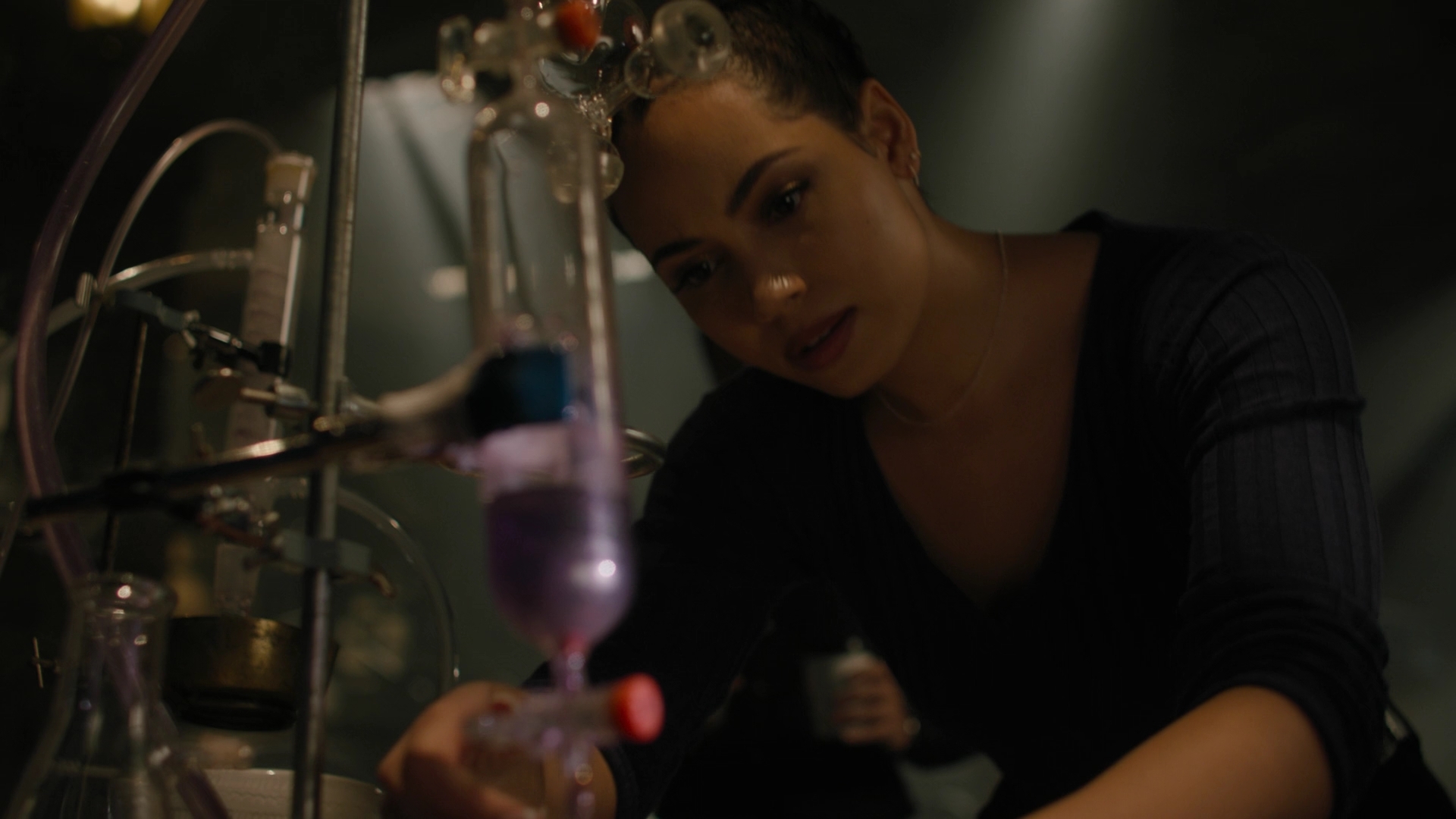 Charmed-Online-dot-nl_Charmed3x04YouCantTouchThis0601.jpg