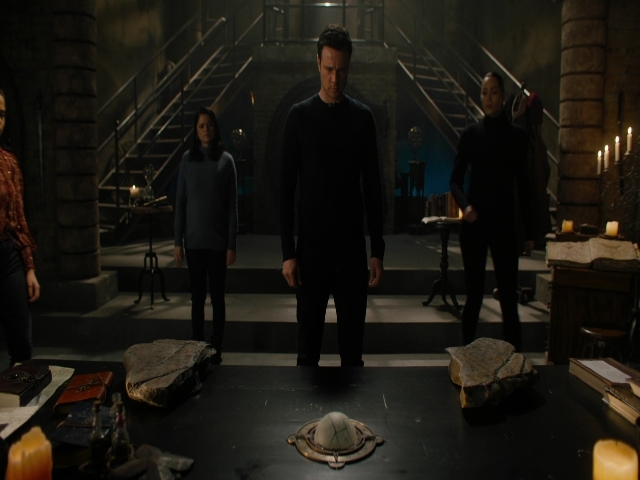 Charmed-Online-dot-nl_Charmed3x08OTheTangledWeb2410.jpg Charmed-Online-dot-nl_Charmed3x08OTheTangledWeb2410.jpg