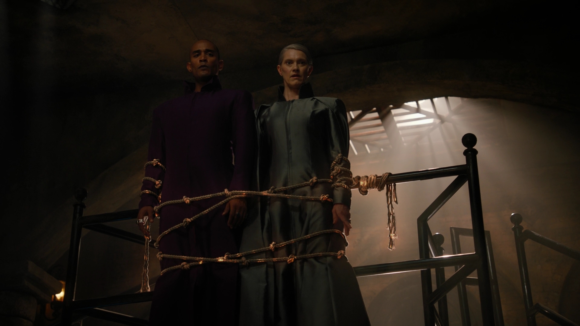 Charmed-Online-dot-nl_Charmed3x10BrujaHa1516.jpg
