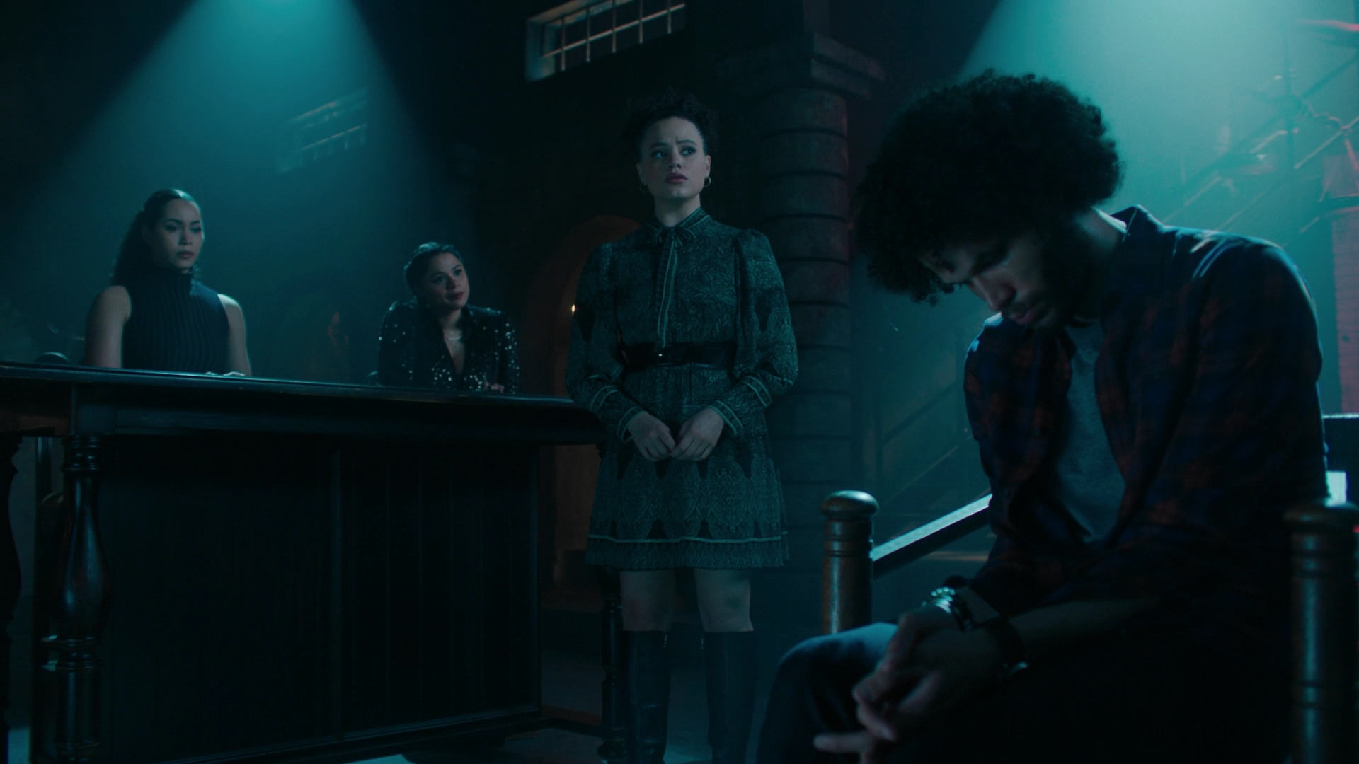 Charmed-Online-dot-nl_Charmed3x13ChaosTheory1903.jpg Charmed-Online-dot-nl_Charmed3x13ChaosTheory1903.jpg