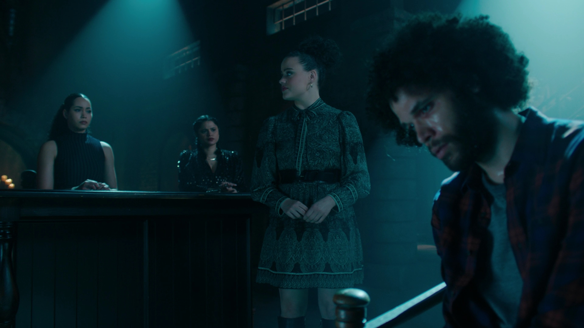 Charmed-Online-dot-nl_Charmed3x13ChaosTheory1973.jpg Charmed-Online-dot-nl_Charmed3x13ChaosTheory1973.jpg