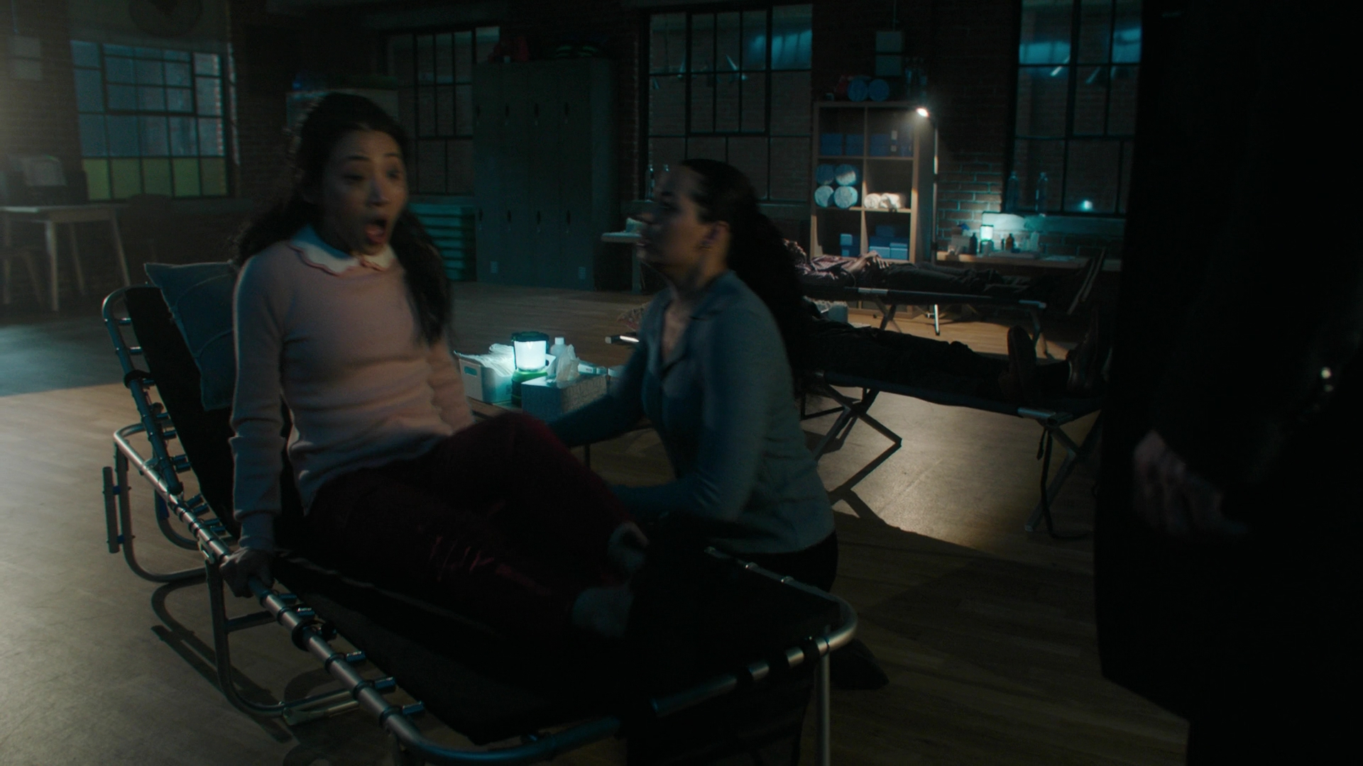 Charmed-Online-dot-nl_Charmed3x16WhattoExpectWhenYoureExpectingtheApocalypse1332.jpg