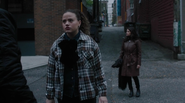 Charmed-Online-dot-nl_Charmed4x01NotThatGirl0814.jpg