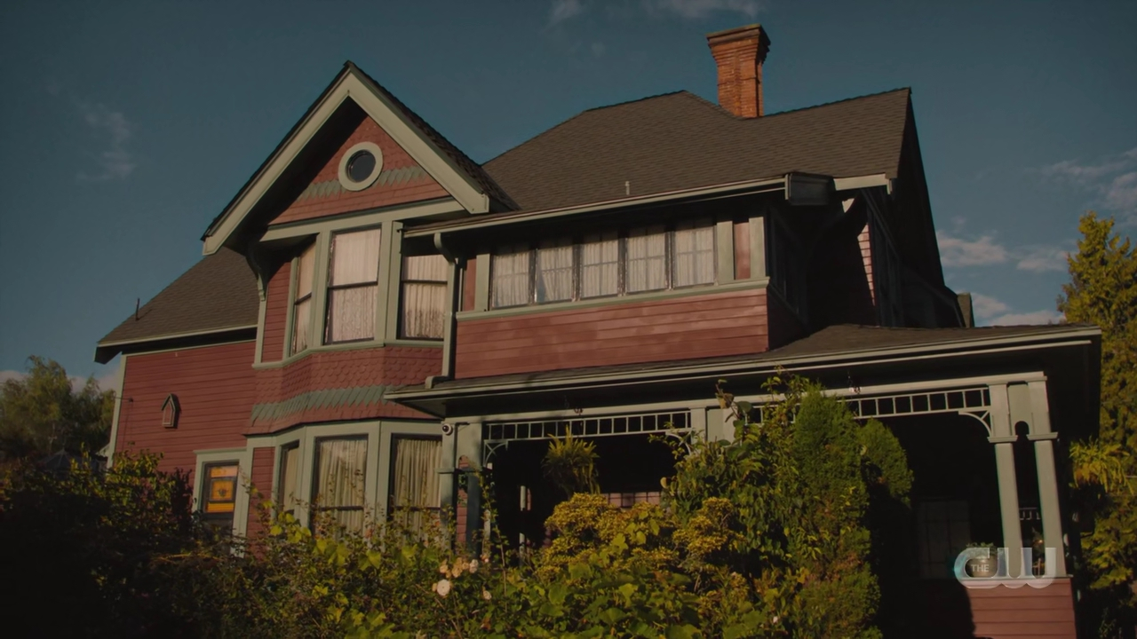 charmed-online-dot-nl_charmed4x02YouCantGoHomeAgain0888.jpg