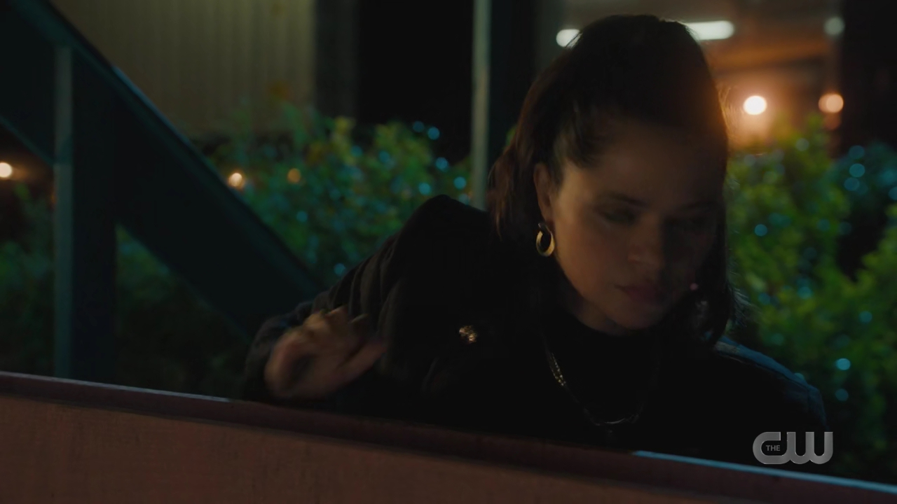 charmed-online-dot-nl_charmed4x02YouCantGoHomeAgain0960.jpg