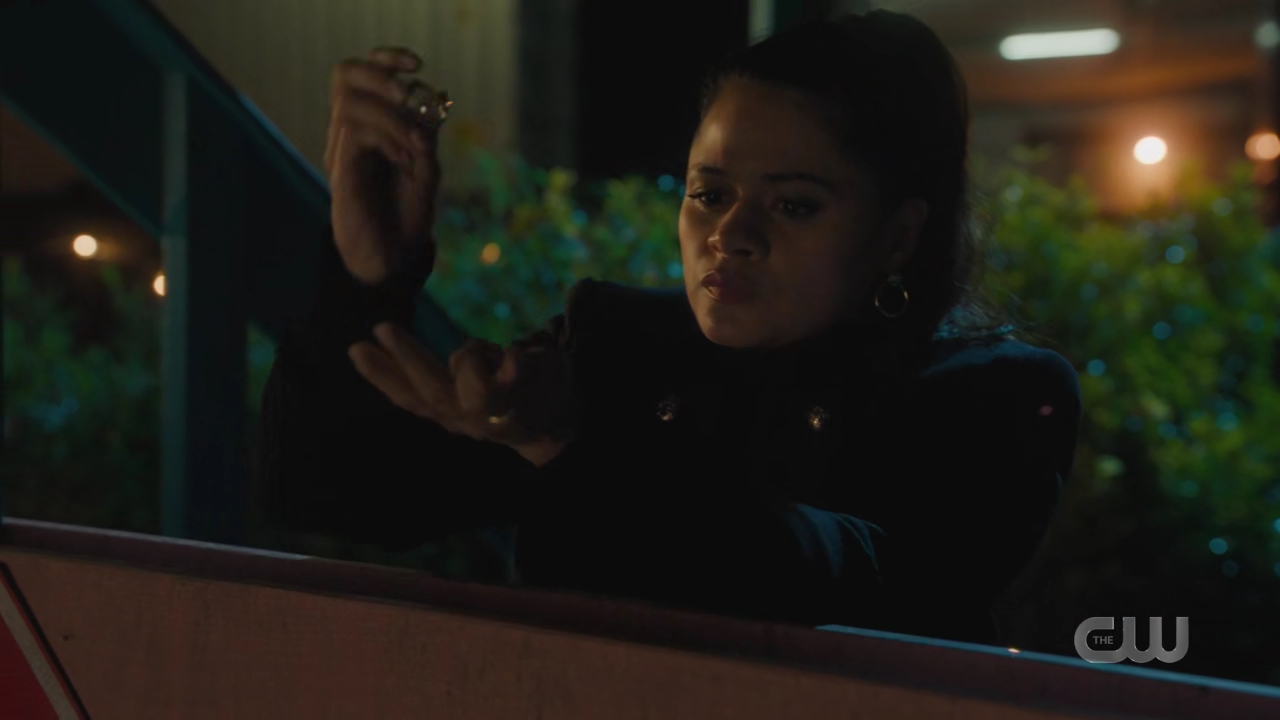 charmed-online-dot-nl_charmed4x02YouCantGoHomeAgain0962.jpg