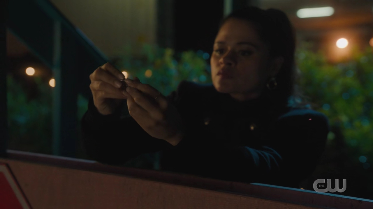 charmed-online-dot-nl_charmed4x02YouCantGoHomeAgain0964.jpg