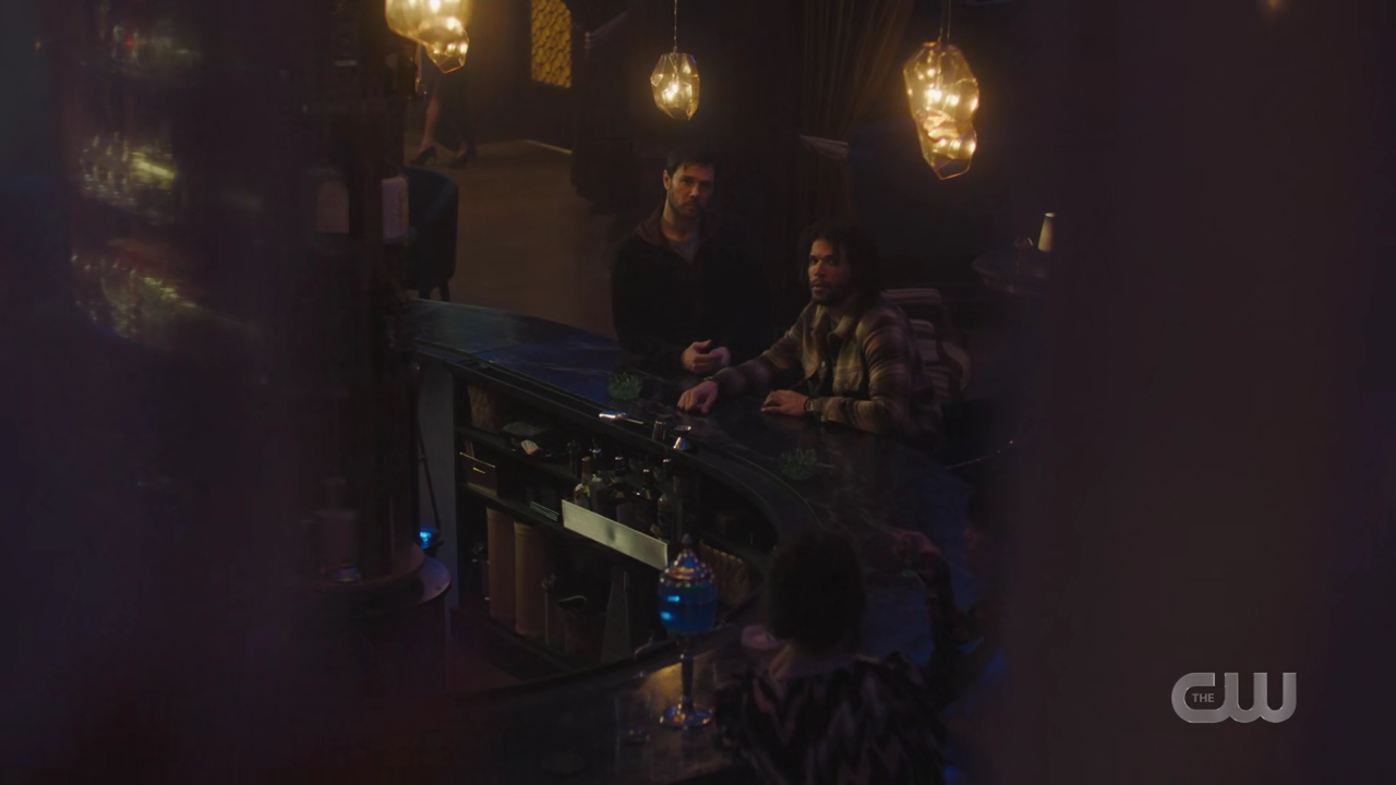 charmed-online-dot-nl_charmed4x02YouCantGoHomeAgain1225.jpg