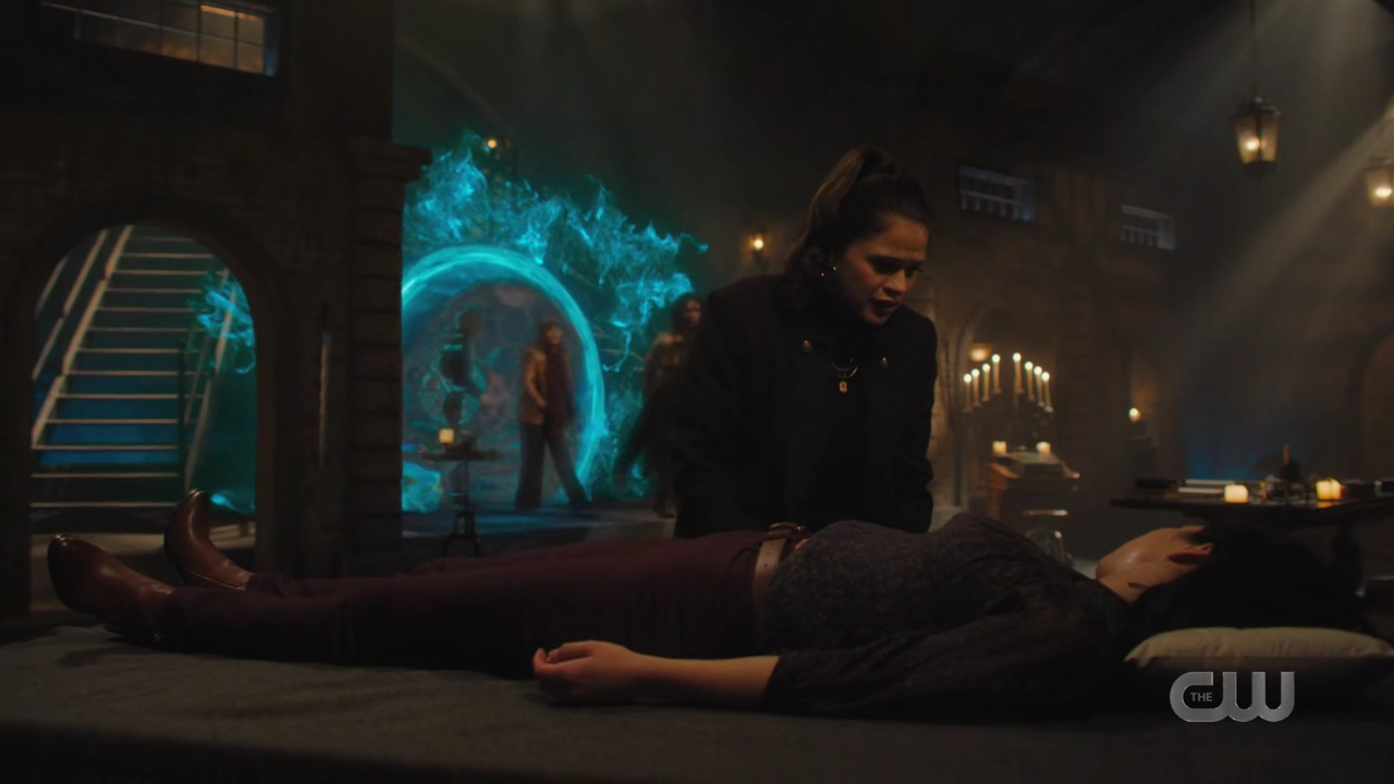 charmed-online-dot-nl_charmed4x02YouCantGoHomeAgain2006.jpg