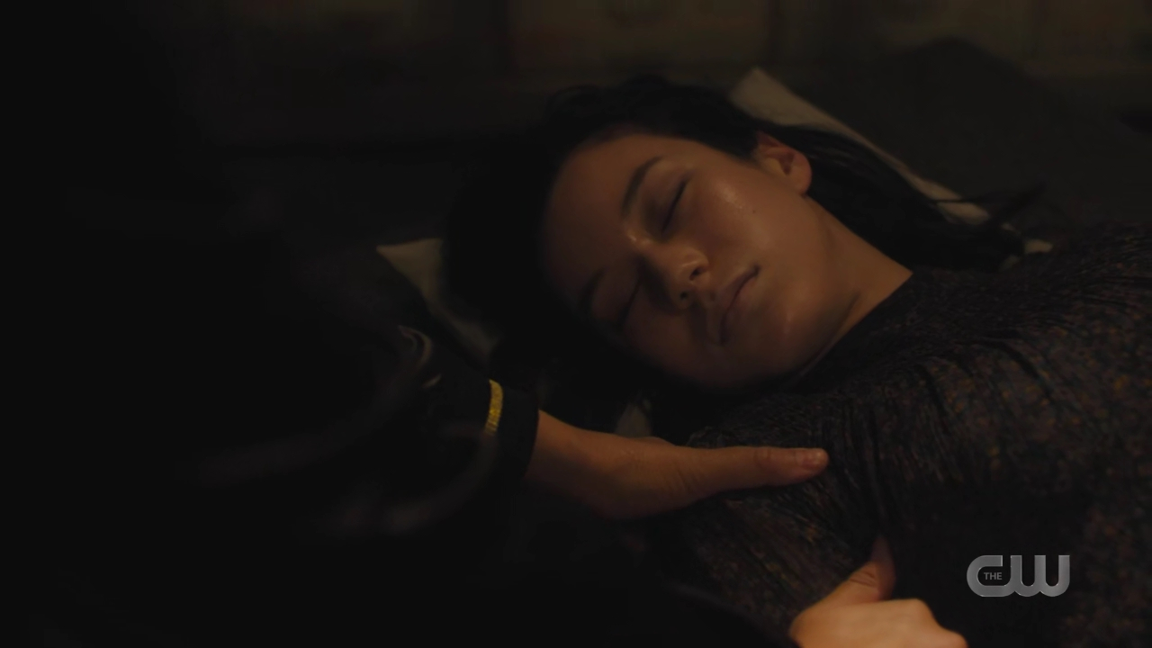 charmed-online-dot-nl_charmed4x02YouCantGoHomeAgain2017.jpg
