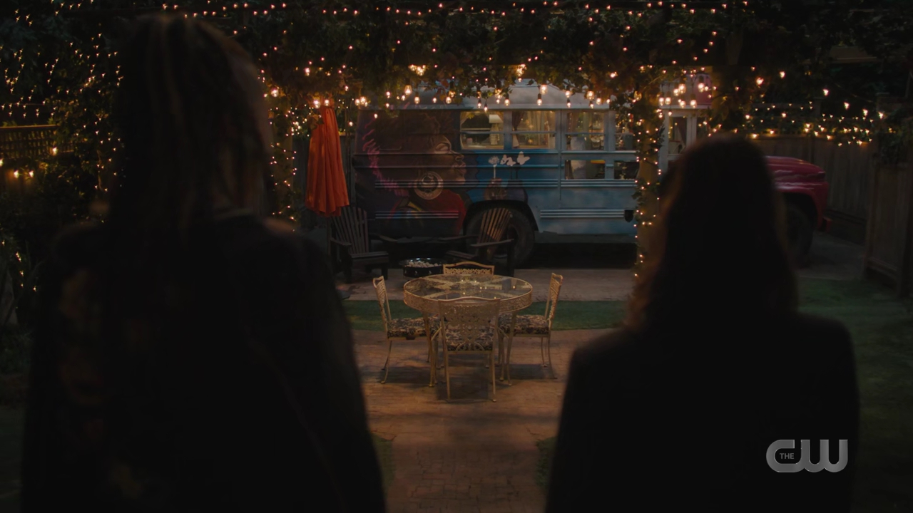charmed-online-dot-nl_charmed4x02YouCantGoHomeAgain2246.jpg