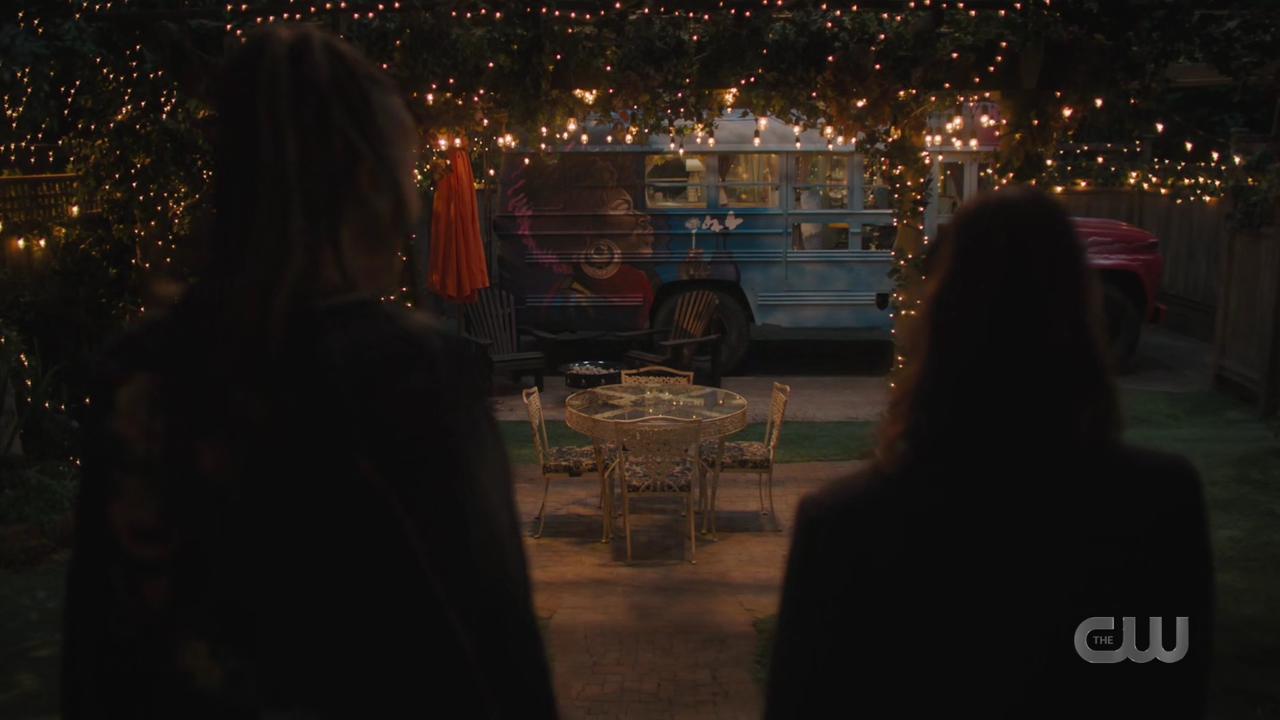 charmed-online-dot-nl_charmed4x02YouCantGoHomeAgain2247.jpg