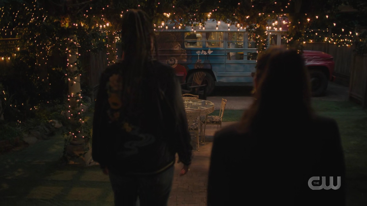 charmed-online-dot-nl_charmed4x02YouCantGoHomeAgain2249.jpg