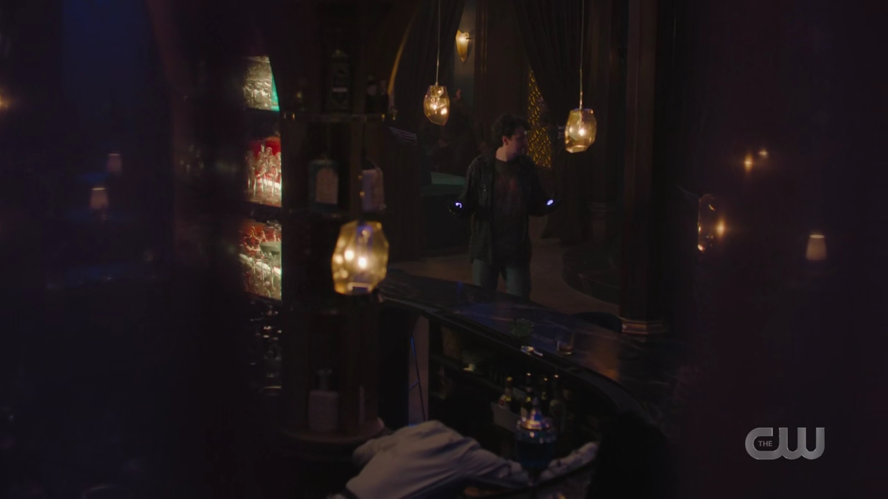 charmed-online-dot-nl_Charmed4x05TheSisterhoodoftheTravelingSandwich0611.jpg