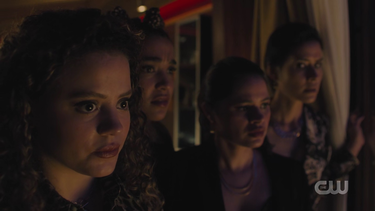 charmed-online-dot-nl_Charmed4x05TheSisterhoodoftheTravelingSandwich0629.jpg