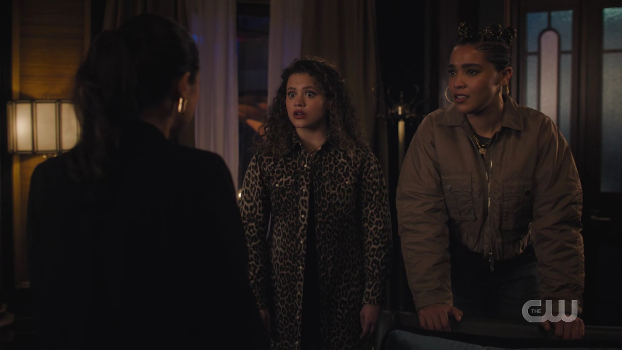 charmed-online-dot-nl_Charmed4x05TheSisterhoodoftheTravelingSandwich0687.jpg